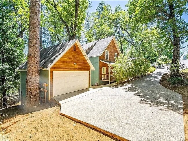 Building Photo - Craftsman Retreat in Camino – Updated 4BR Home on Quiet Lot!