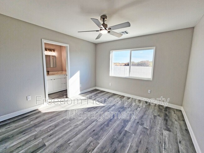 Building Photo - 561 Valiant Ave