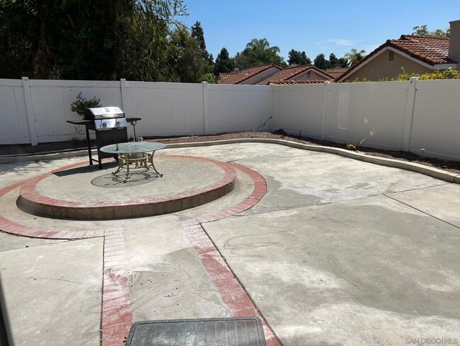 Building Photo - 1370 Montego Ct