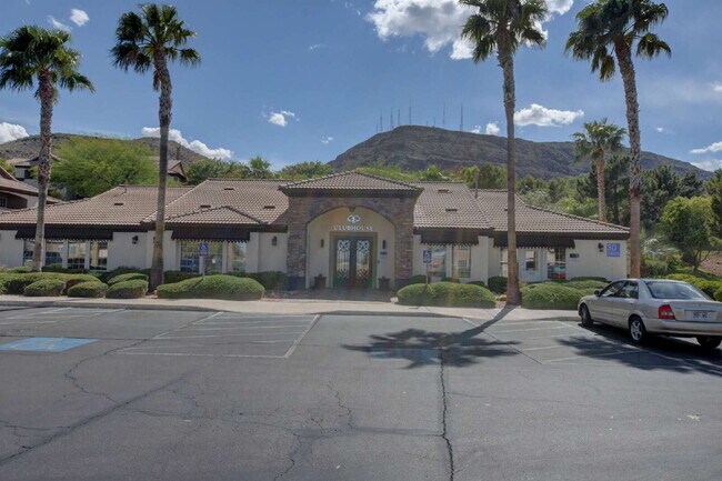 Building Photo - Ground Floor 2BD/2BA Condo in Gated Henderson Community – Resort-Style Amenities!