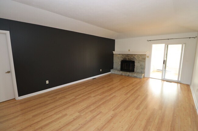 Primary Photo - Beautiful Home on Cul-de-Sac with Large Fe...
