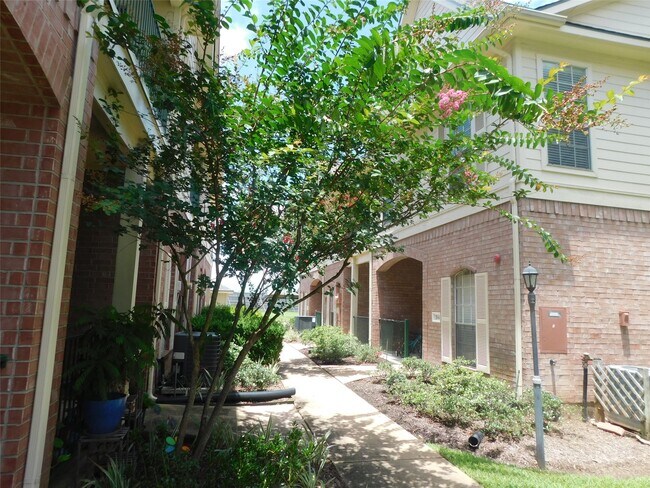 Building Photo - 2710 Grants Lake Blvd
