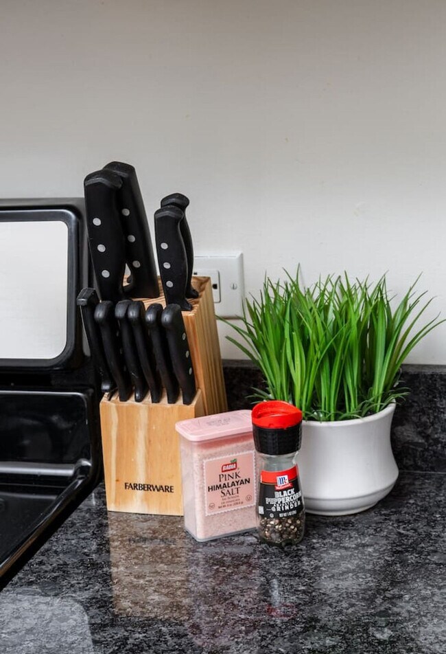 Building Photo - 2724 W Division St