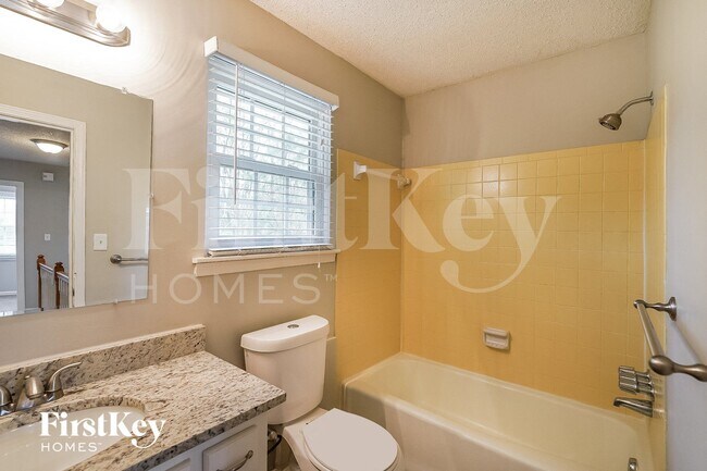 Building Photo - 1731 Tudor Dr