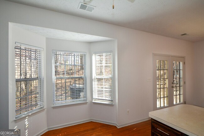 Building Photo - 5460 Hampton Ct