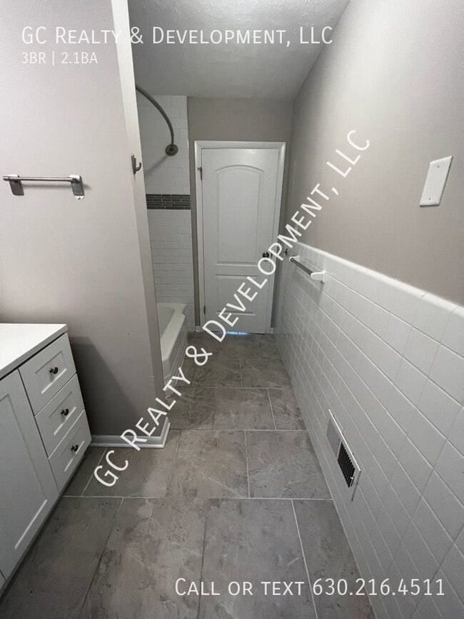 Building Photo - ***SINGLE FAMILY FLOSSMOOR HOME / 3 BDRM /...