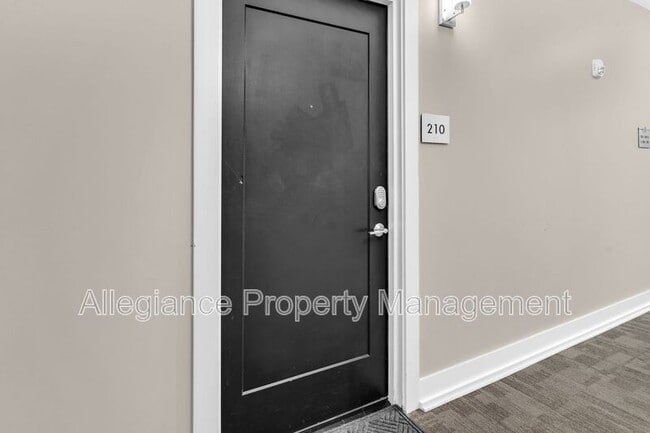 Building Photo - 1800 Mt Vernon Ave