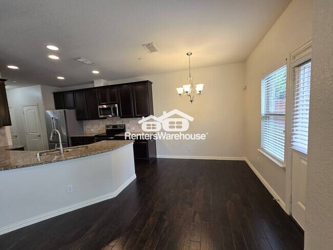 Building Photo - MOVE IN READY - Spacious 2-story townhouse...