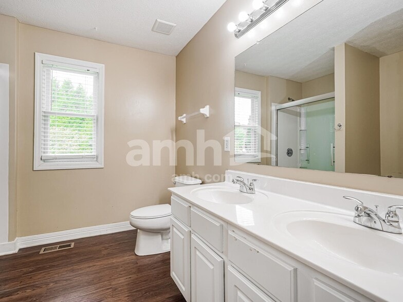 Building Photo - 1739 Autumn Dr