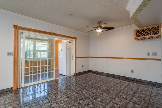 Building Photo - 4/2 Tampa Home