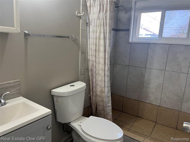 Building Photo - 21431 La Salle Blvd