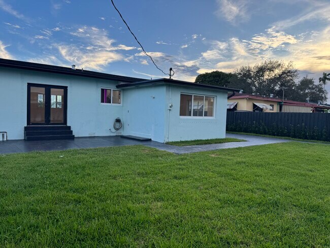 Building Photo - 8366 SW 37th St