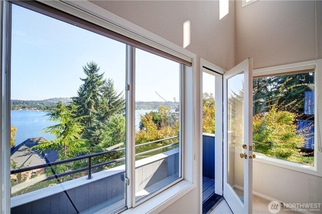 Building Photo - 4bd/3.5ba Mercer Island Home