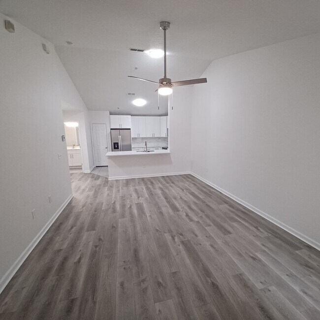 Building Photo - Cozy 1 BR 1 BA Condo