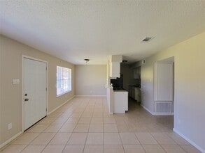 Building Photo - 3206 Lobit Dr