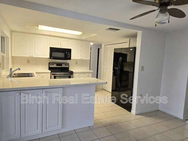 Building Photo - 7602 Cumber Dr