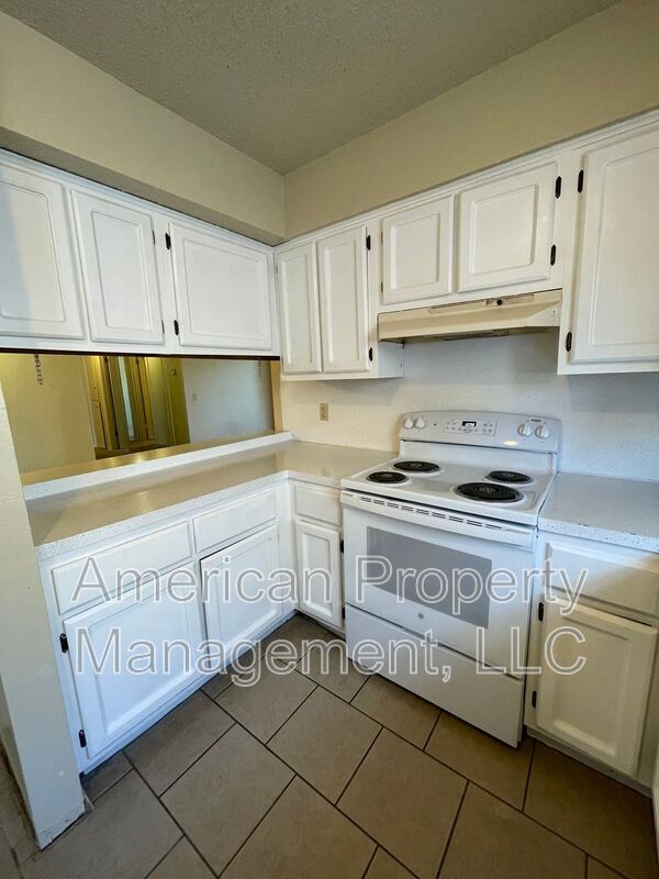 Building Photo - 13240 E 29th Pl