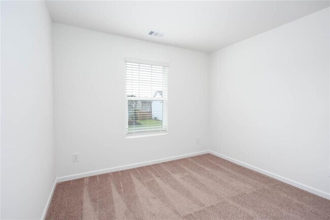 Building Photo - 590 River Run Dr