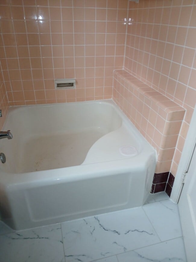 Building Photo - Adorable 4 Bed | 2 Bath in Longfellow