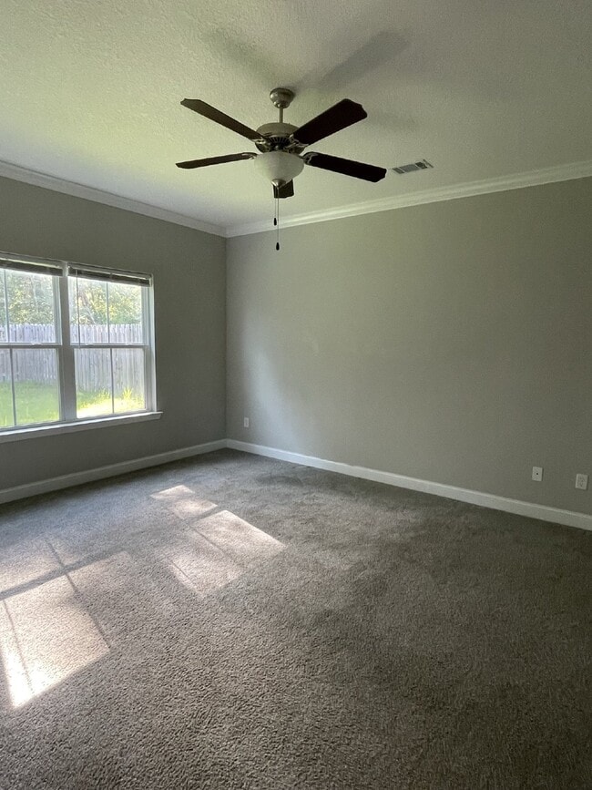Building Photo - Home For Rent
