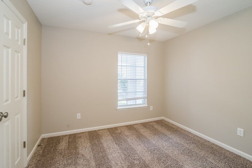 Building Photo - 2109 S Cranbrook Ave