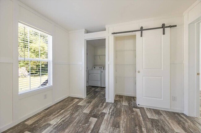 Building Photo - 326 Smith Rd