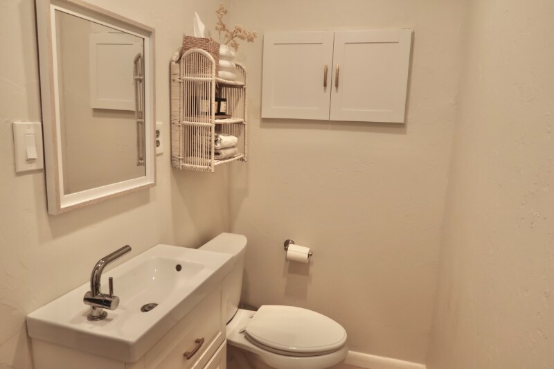 Building Photo - 4571 Beacon Dr