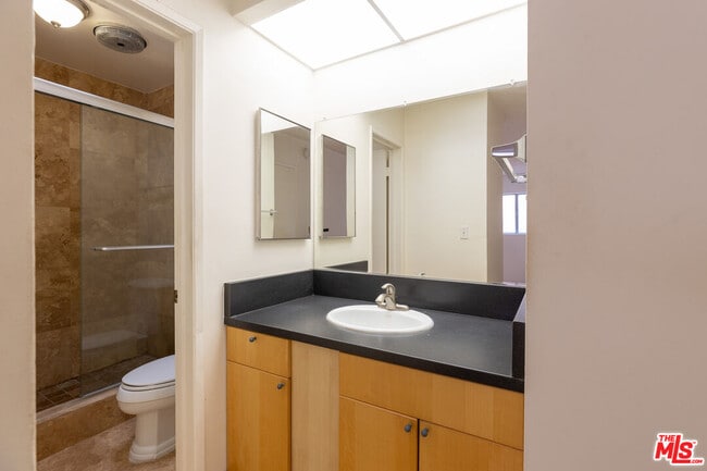 Building Photo - 1033 6th St