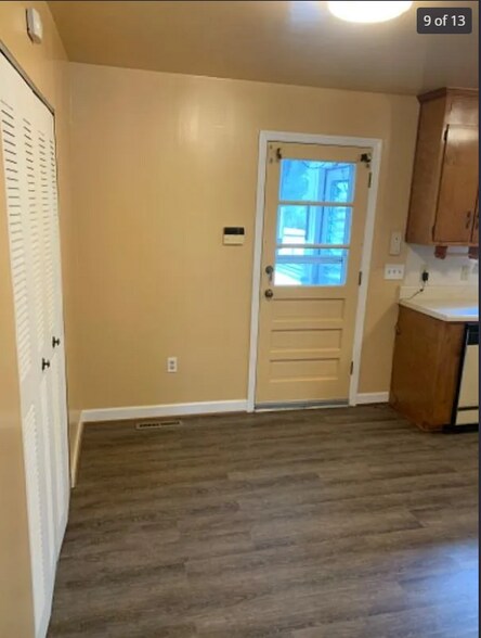 Building Photo - 1411 Custer St