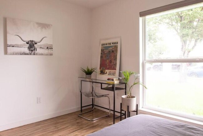 Building Photo - 9802 Kendal Dr