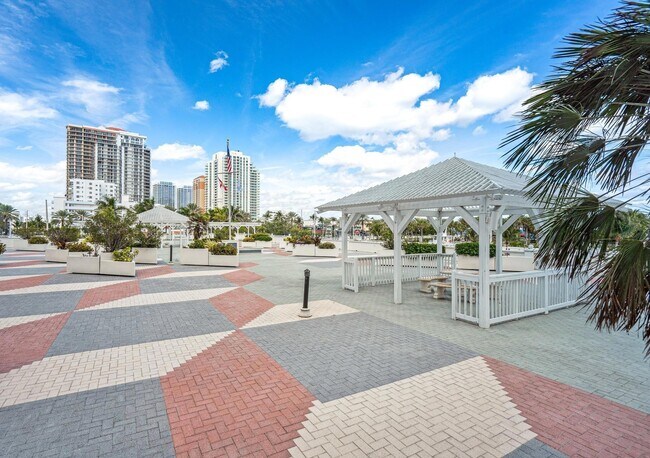 Building Photo - 1 Las Olas Cir