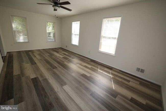 Building Photo - 2400 Ansdel Ct