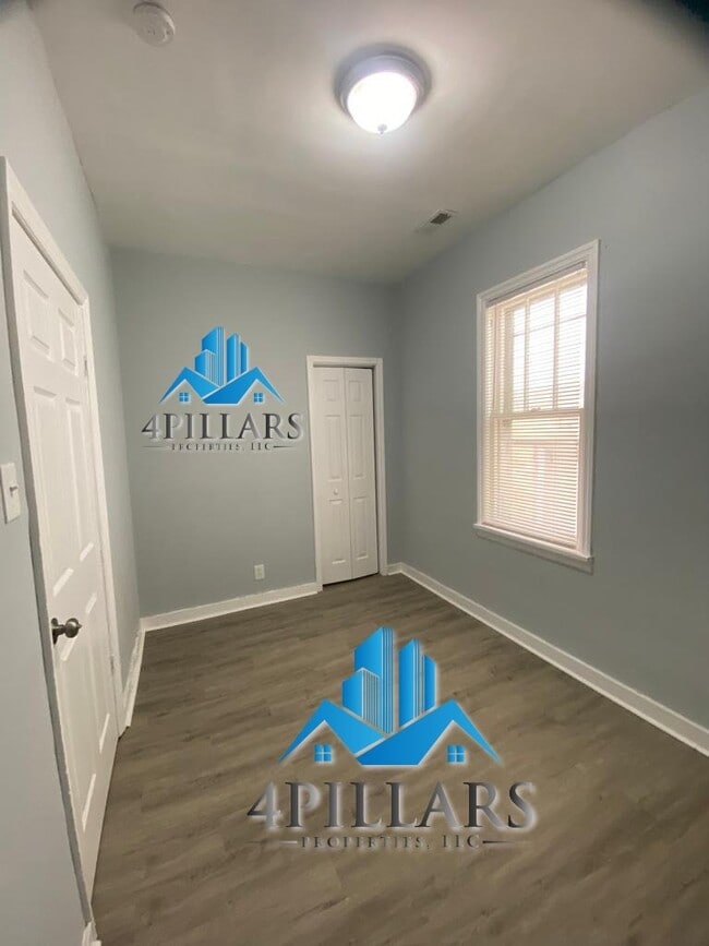 Building Photo - Charming 2 Bedroom, 1 Bath Apartment for Rent