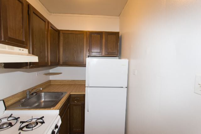 Building Photo - 823 W Wolfram St