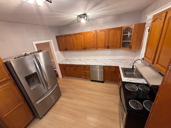 Building Photo - 5650 Woodcrest Ave