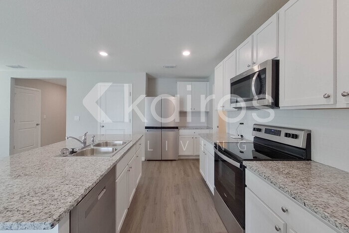 Building Photo - 8641 SW 43rd Ter