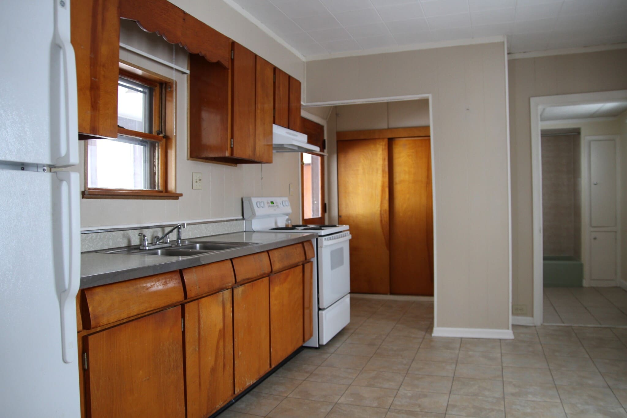 Kitchen - Unoccupied - 91 Sagamore St