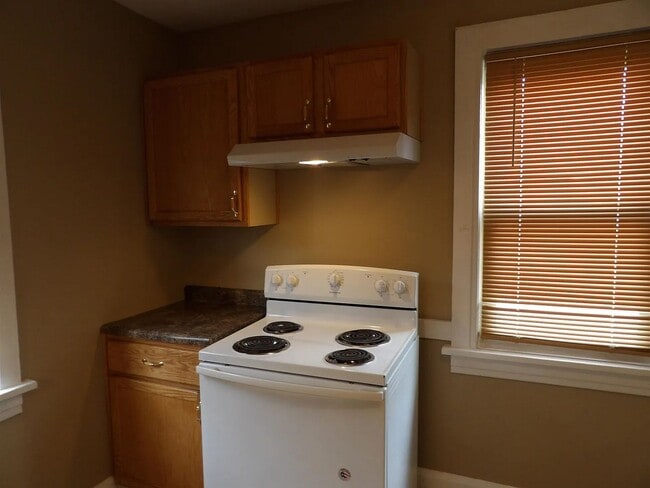 Building Photo - FOR RENT NOW