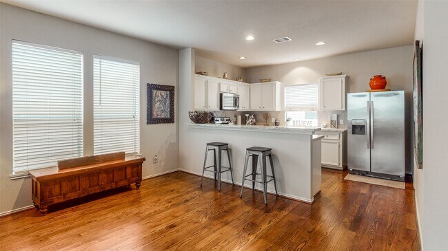 Building Photo - 1321 Paige St