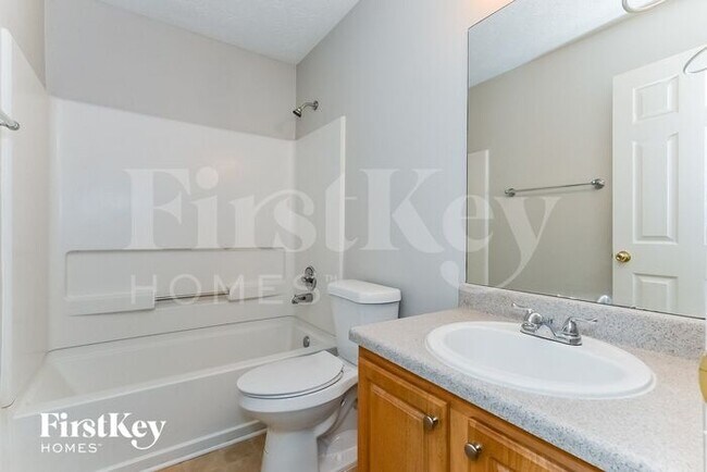 Building Photo - 9553 Lakeview Cir