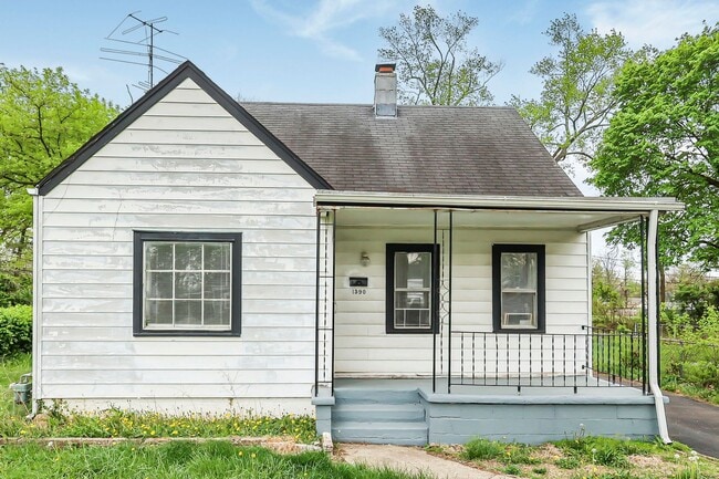 Building Photo - Newly Renovated - 3 Bed, 1.5 Bath Single-Family Home w/ Garage!!