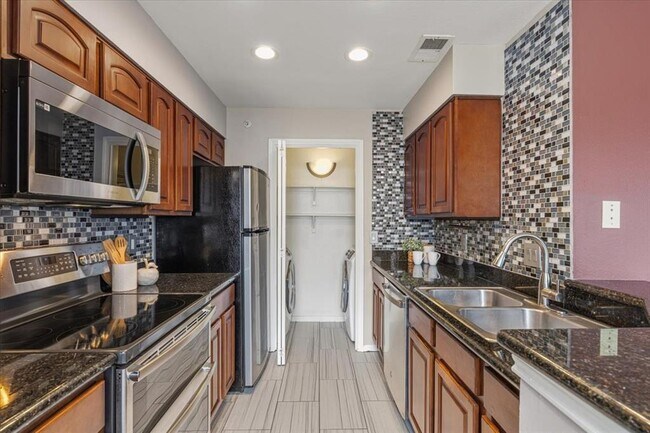 Building Photo - 6000 Shepherd Mountain Cove