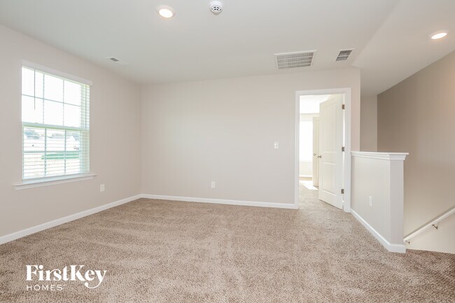 Building Photo - 330 Estelle Dr