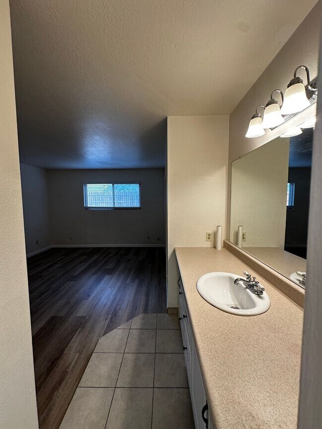 Building Photo - 5620 Brush Creek Dr