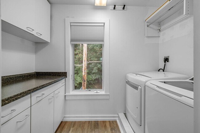 Building Photo - 101 Brosville St
