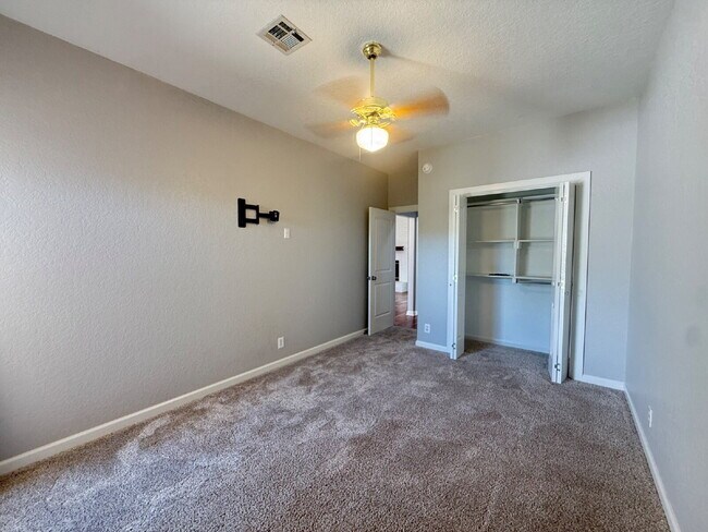 Building Photo - Corner-lot home in the desirable Cooper Creek