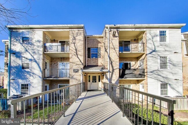 Building Photo - 8205 Whispering Oaks Way