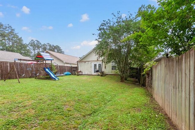 Building Photo - NE Tallahassee Home In Centre Court
