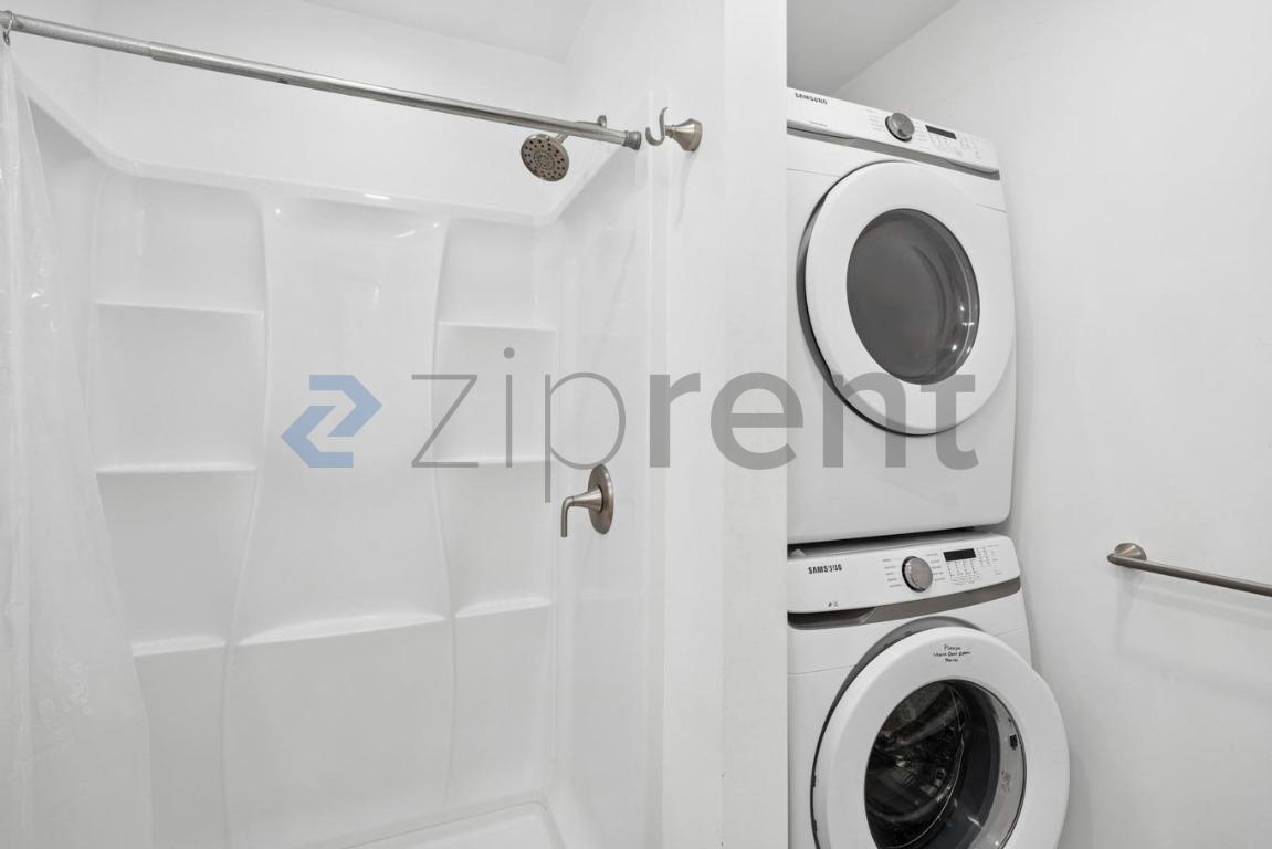 Building Photo - Unit B