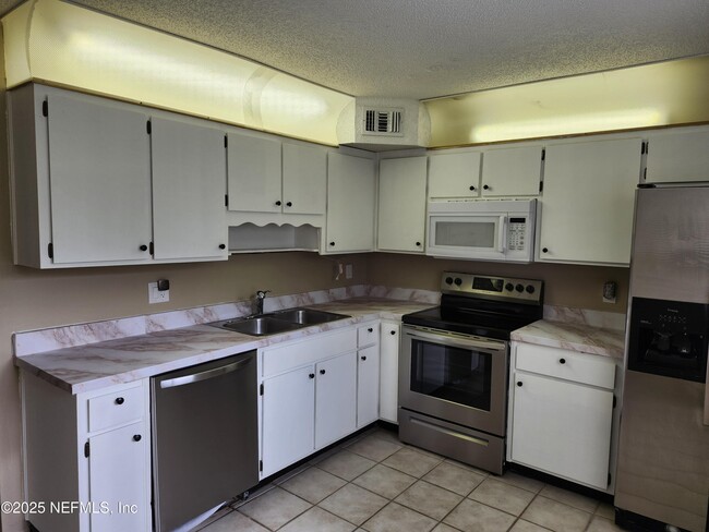 Building Photo - 3309 Donzi Way W